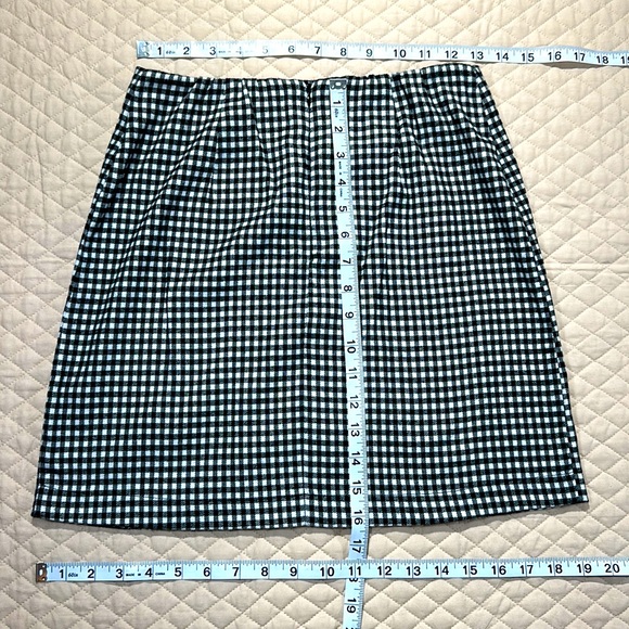 Eyeshadow Black & White Check Skirt. Size 7. Zippered Back. Elastic Waist Back. - Picture 4 of 6
